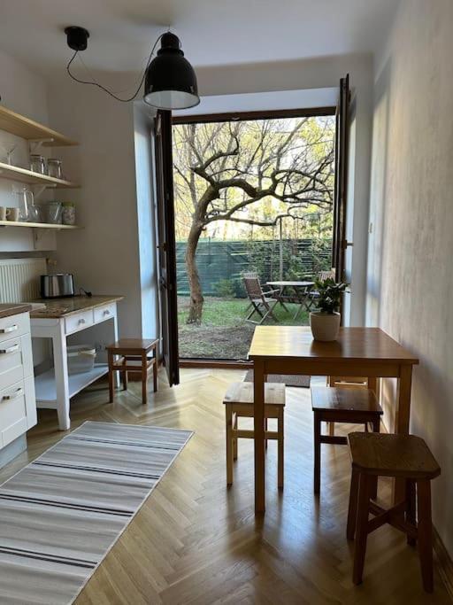 Stary Mokotow, Z Ogrodkiem Apartment Varşovia Exterior foto