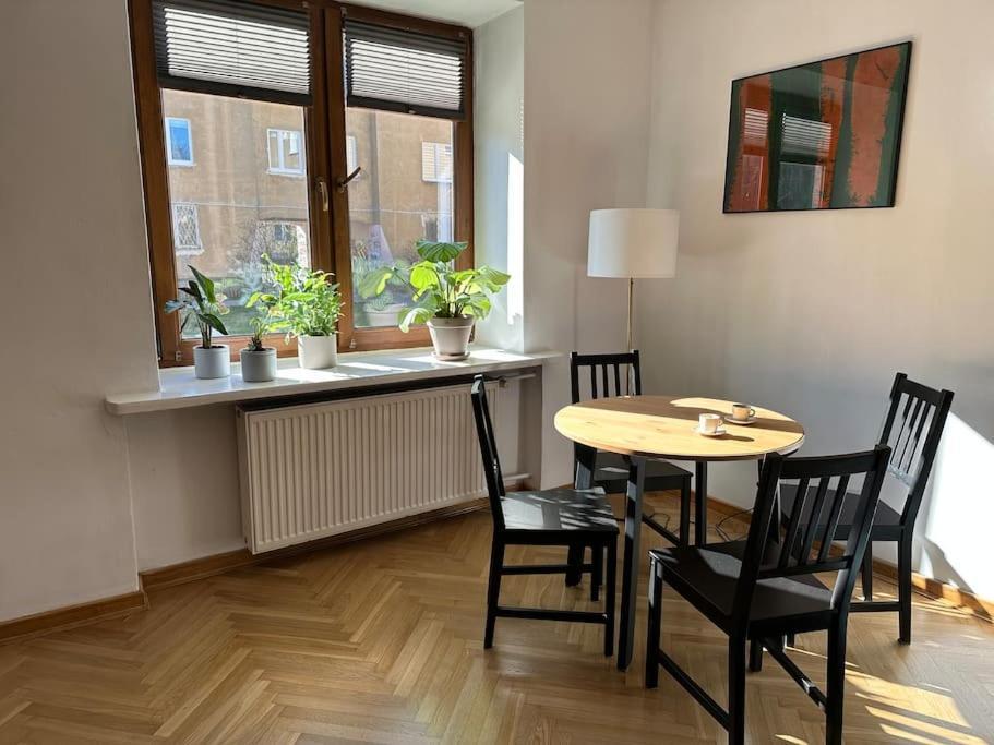 Stary Mokotow, Z Ogrodkiem Apartment Varşovia Exterior foto